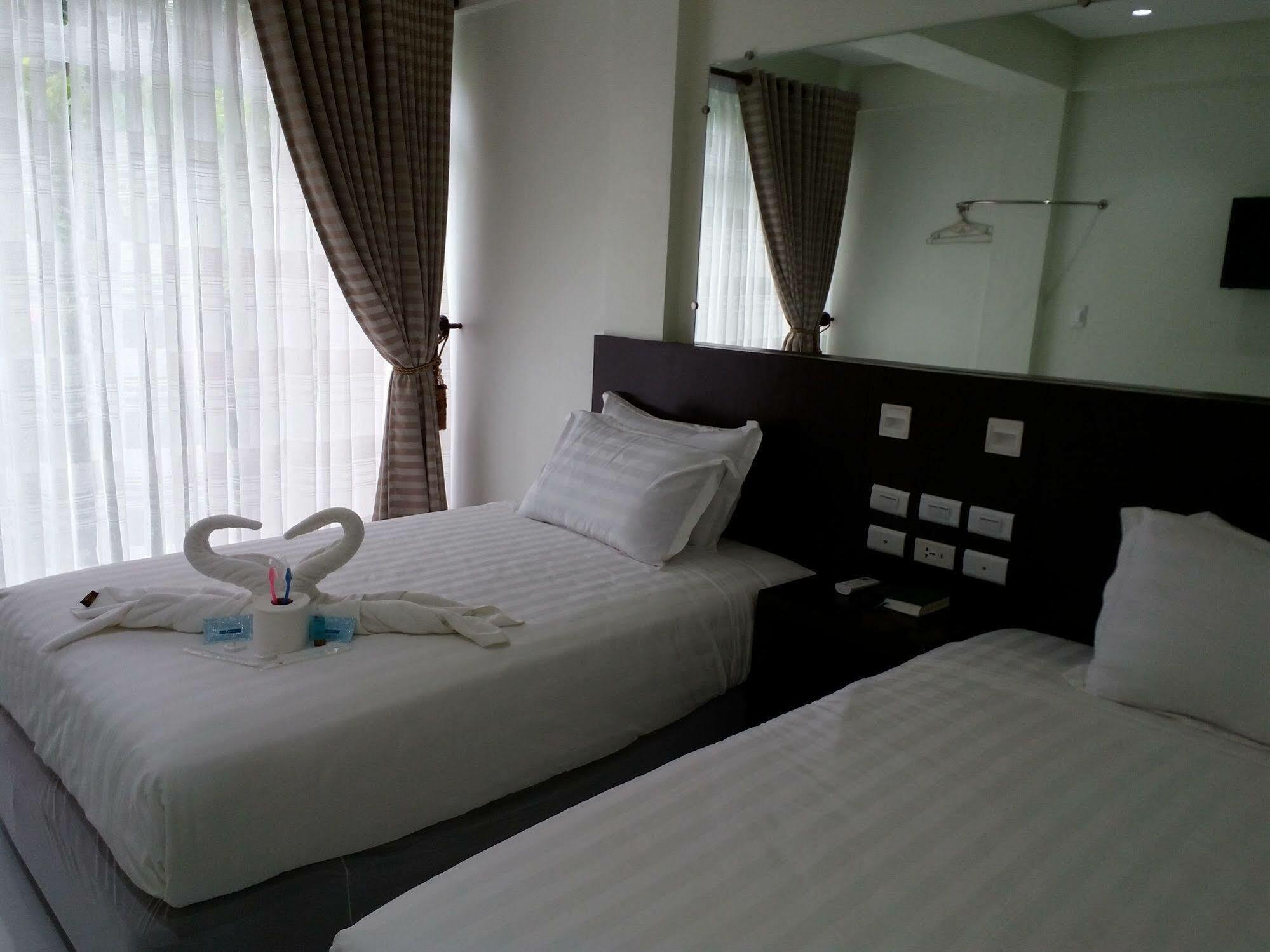 Boracay Midtown Hotel Balabag  Bagian luar foto