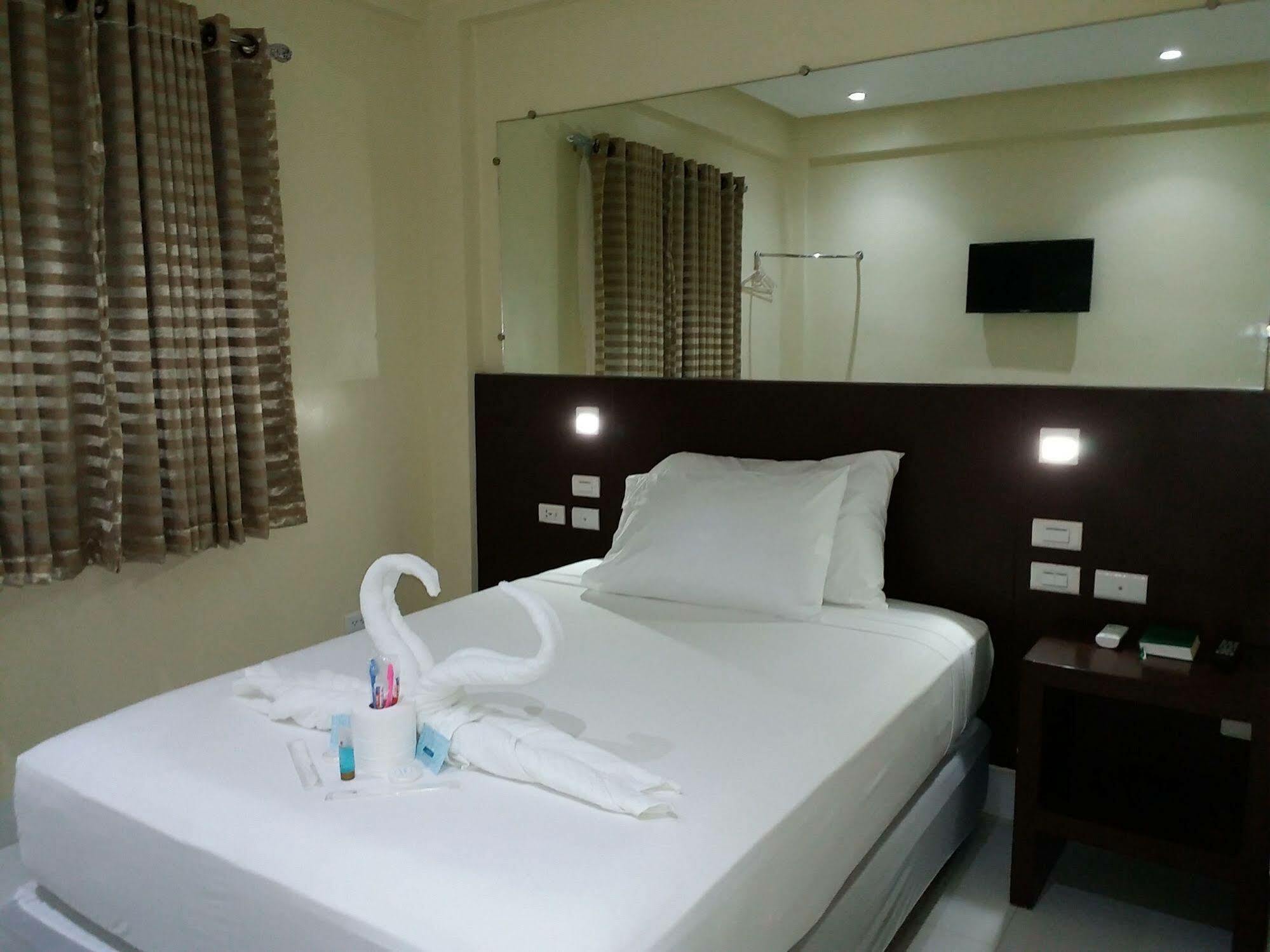 Boracay Midtown Hotel Balabag  Bagian luar foto